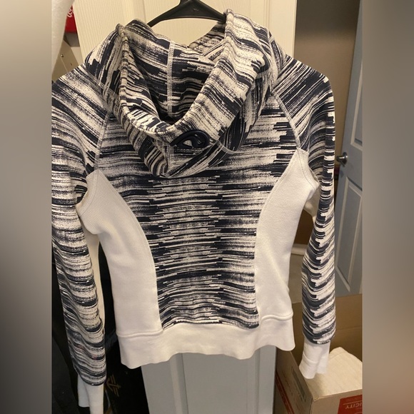 lululemon jacket size 4 - Picture 2 of 2